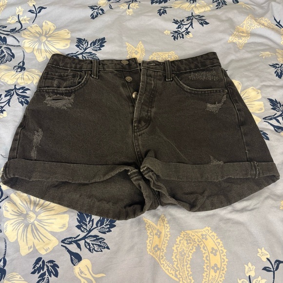 Super High Rise Ripped Cut-Off Shorts - Picture 3 of 4